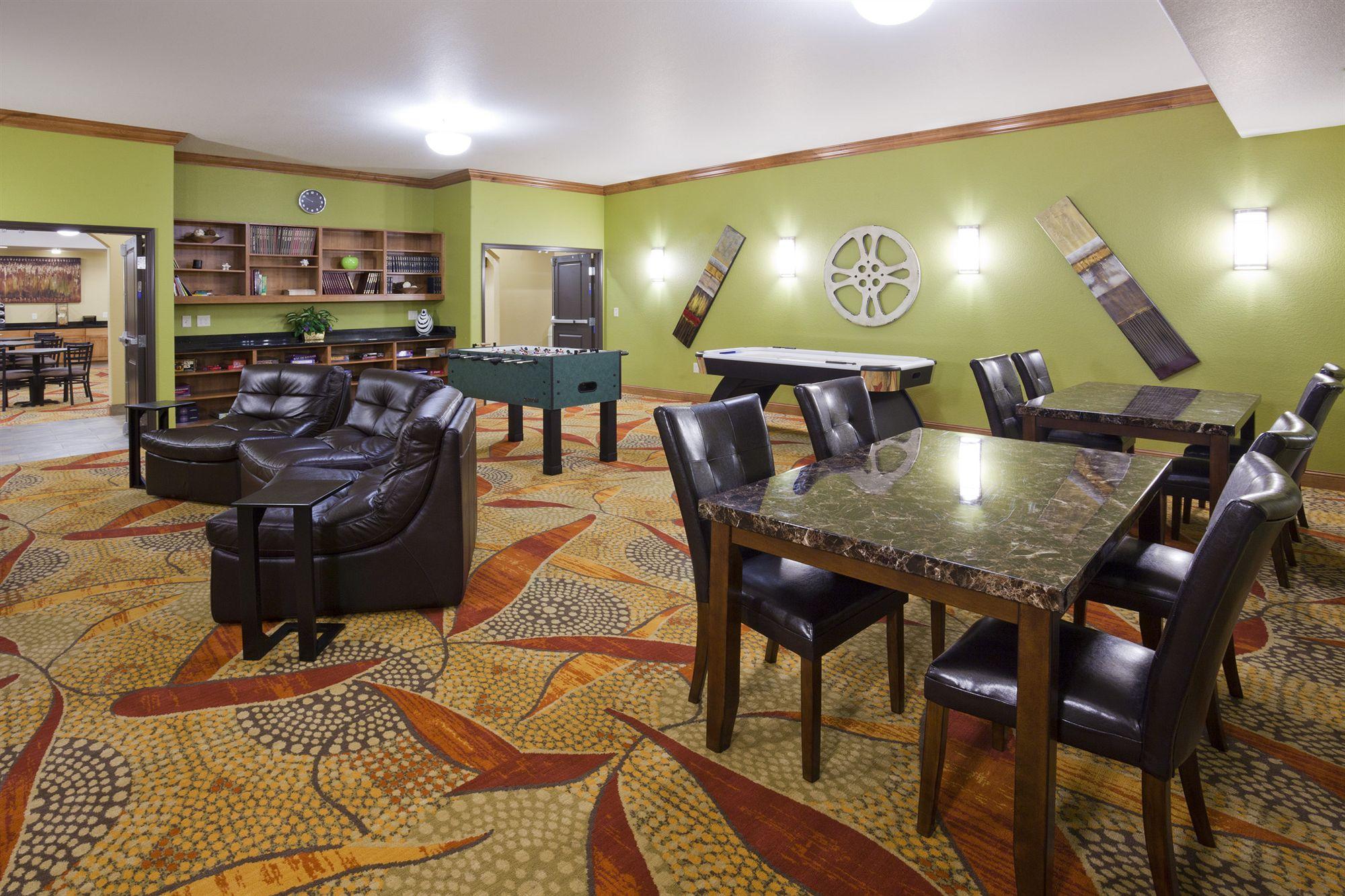 Grand Forks Lodge And Suites Zewnętrze zdjęcie