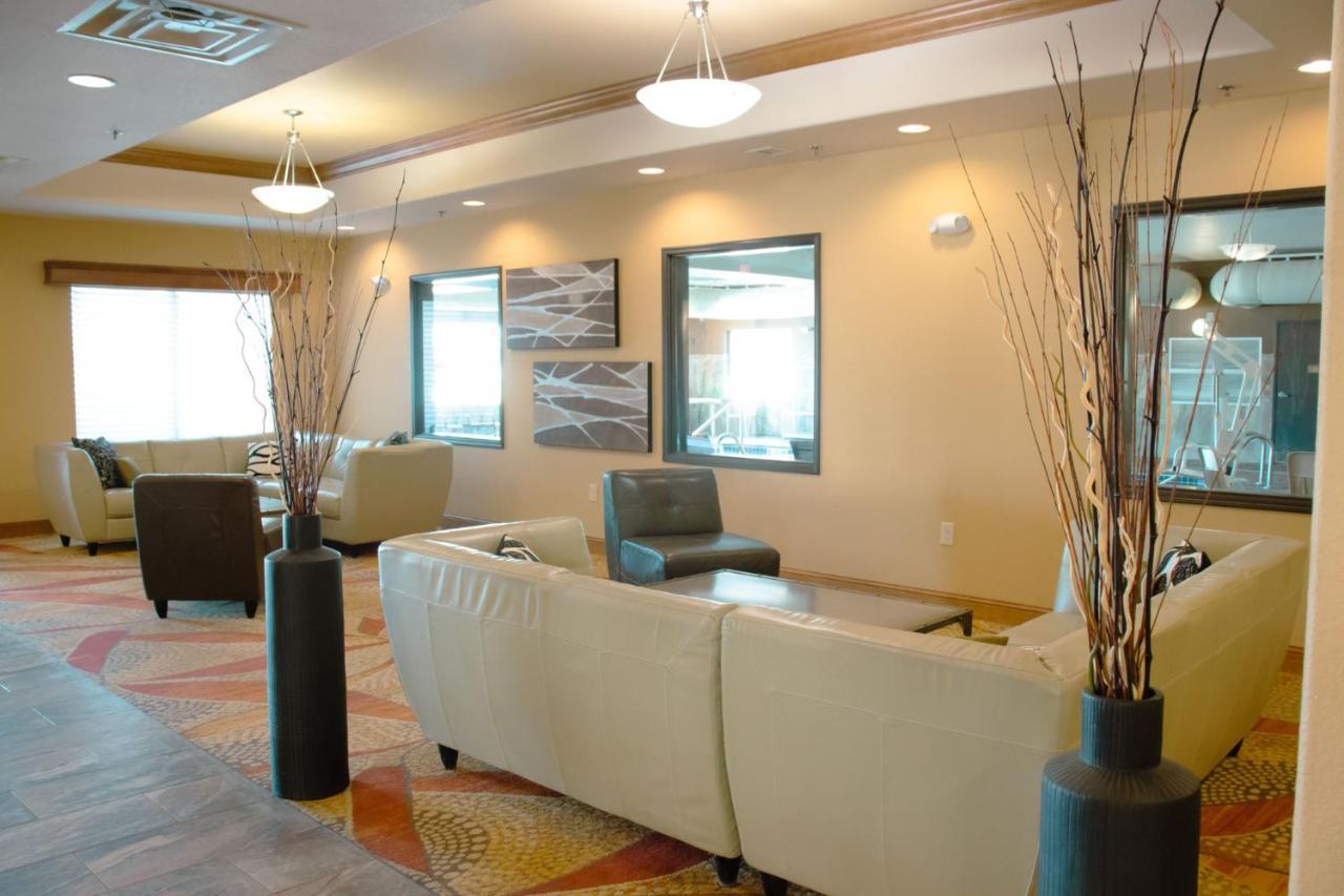 Grand Forks Lodge And Suites Zewnętrze zdjęcie