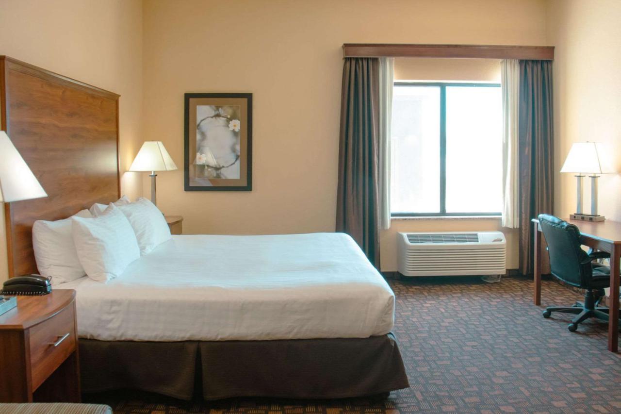 Grand Forks Lodge And Suites Zewnętrze zdjęcie