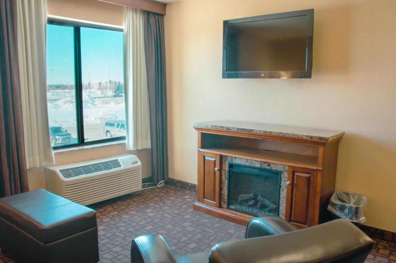 Grand Forks Lodge And Suites Zewnętrze zdjęcie