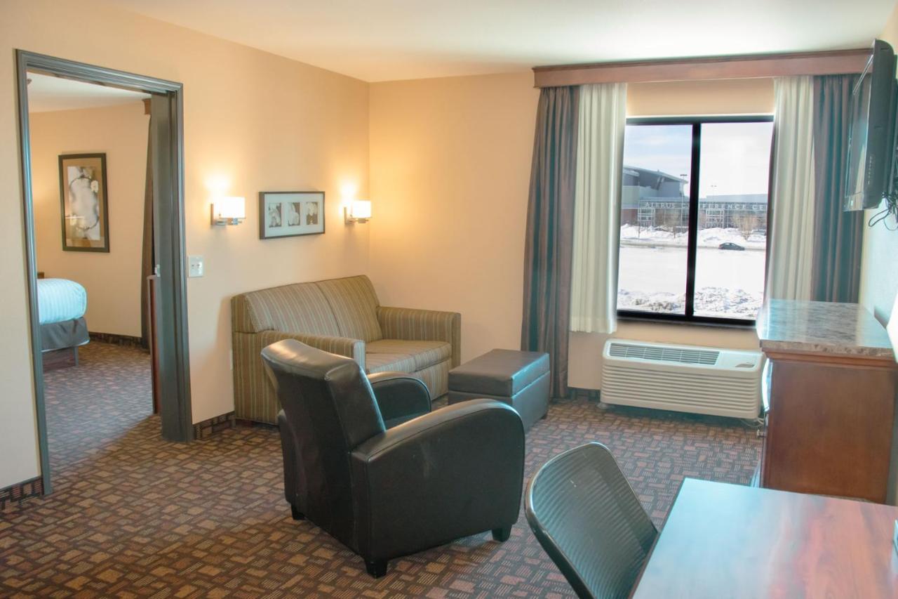 Grand Forks Lodge And Suites Zewnętrze zdjęcie