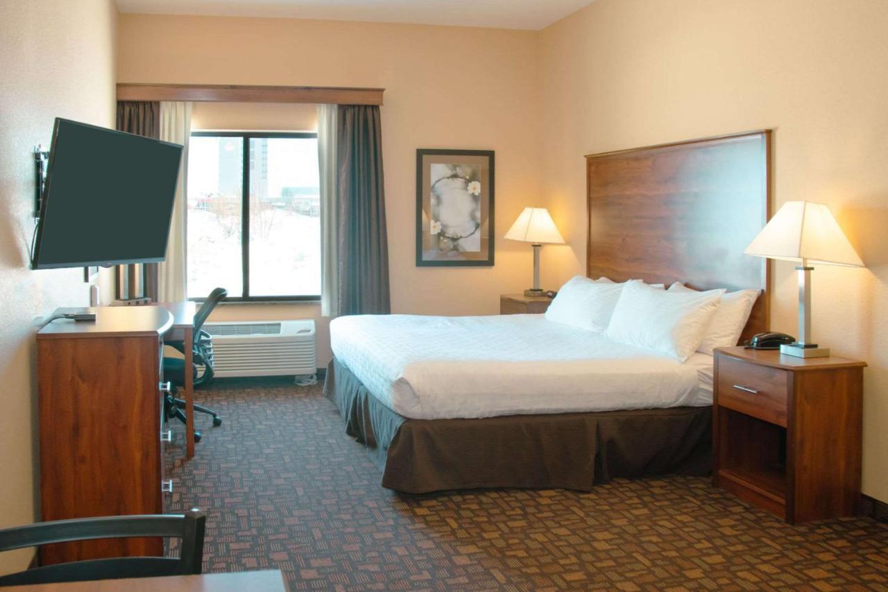 Grand Forks Lodge And Suites Zewnętrze zdjęcie