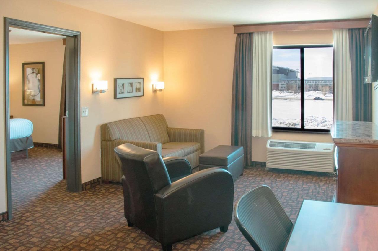 Grand Forks Lodge And Suites Zewnętrze zdjęcie
