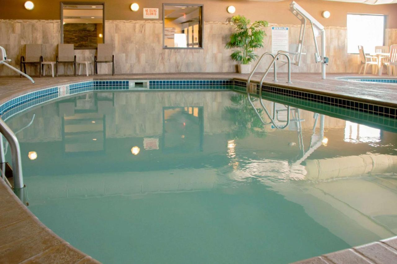 Grand Forks Lodge And Suites Zewnętrze zdjęcie