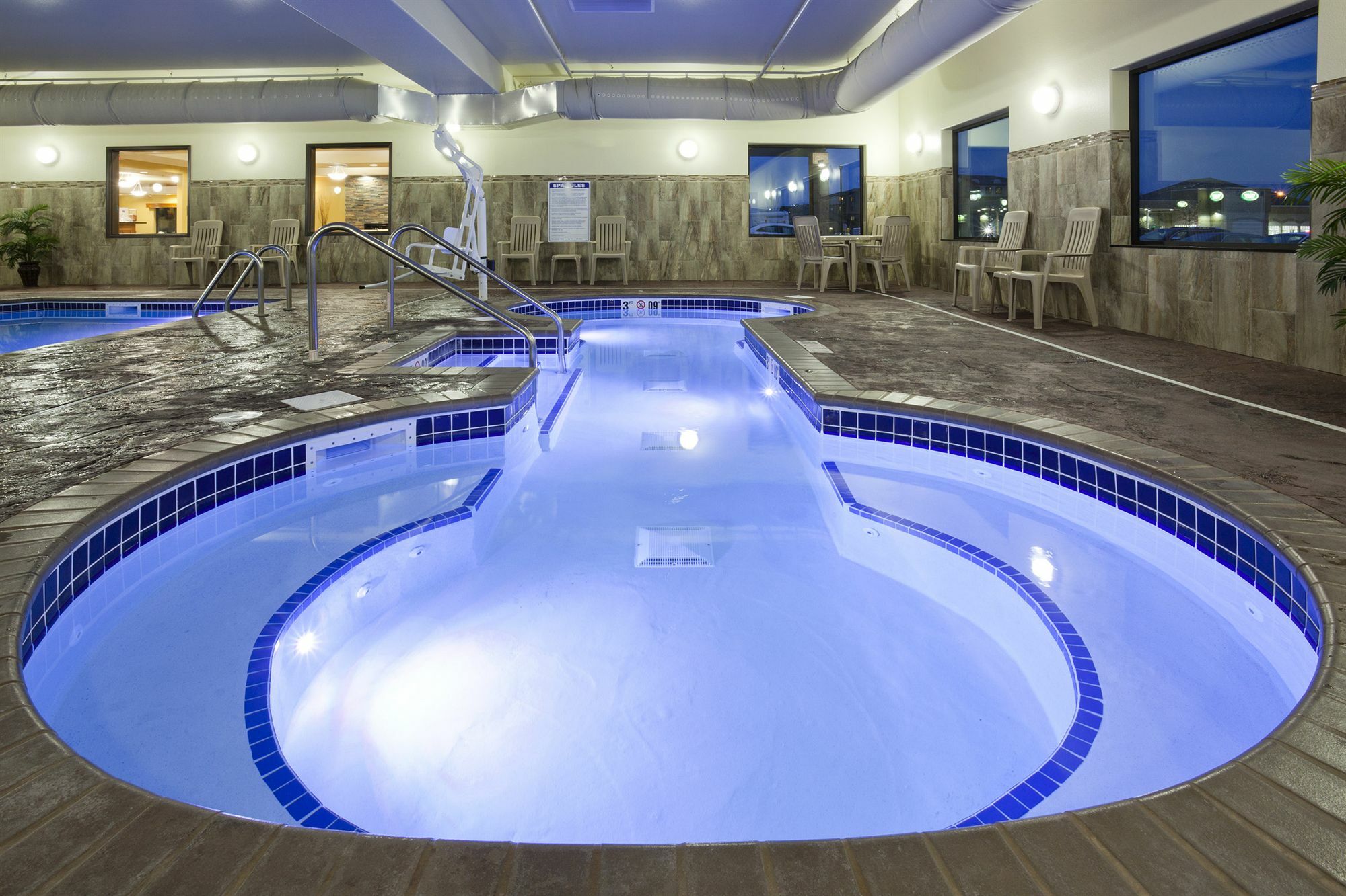 Grand Forks Lodge And Suites Zewnętrze zdjęcie